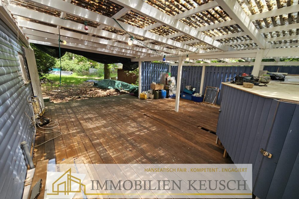 Große überdachte Terrasse