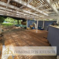Große überdachte Terrasse