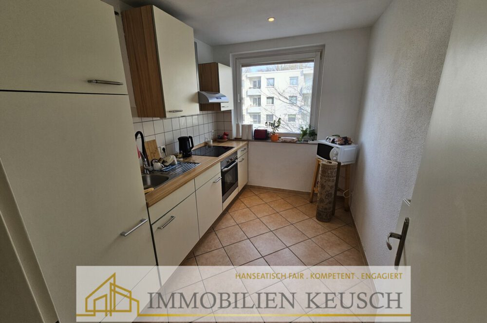 Großzügige Einbauküche