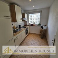 Großzügige Einbauküche