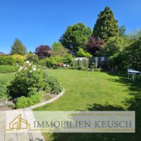 Ansicht Garten mit Gewächshaus