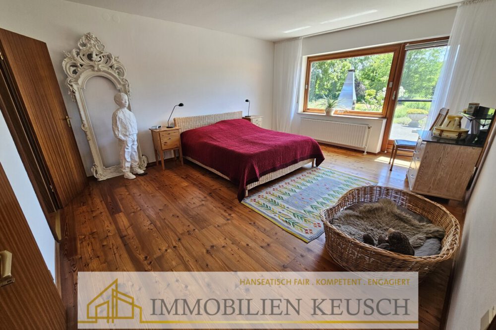 Schlafzimmer mit Blick in den Garten