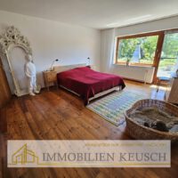 Schlafzimmer mit Blick in den Garten