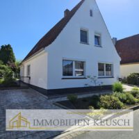 Vorderansicht mit Stellplatz