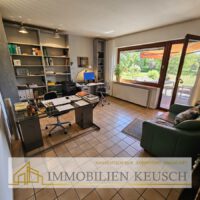Büro mit Zugang zur Sonnenterrasse