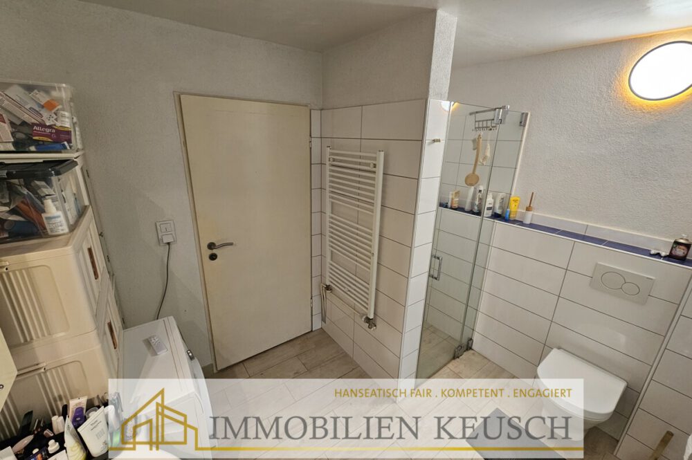 Duschbad mit Waschmaschinenanschluss