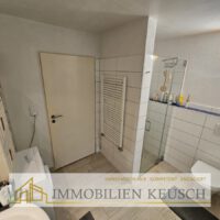Duschbad mit Waschmaschinenanschluss