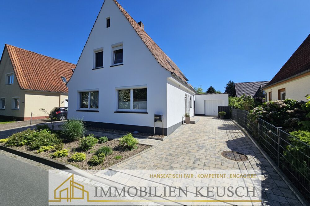 Vorderansicht mit Garage