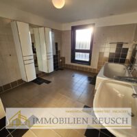 Großes Badezimmer