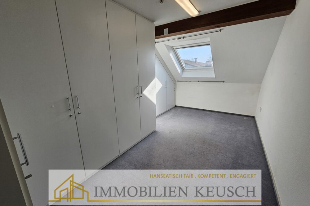 Zimmer 1 mit Einbauschränke