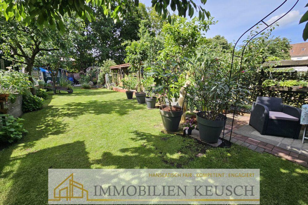 Großer grüner Wohlfühlgarten