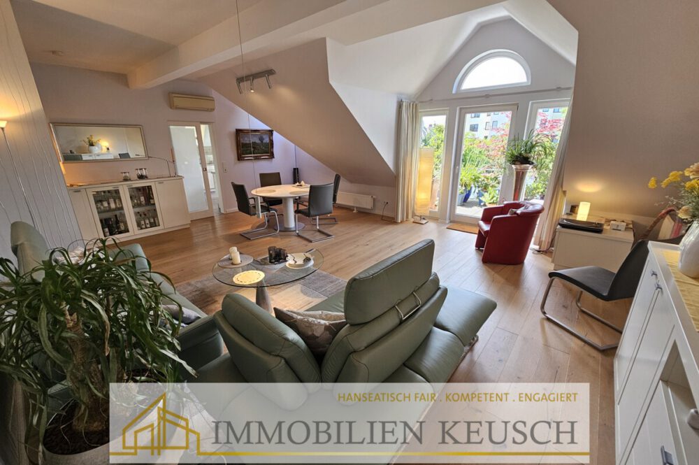 Exkl. Wohn- und Esszimmer mit Oberlichtern und Zugang zur Terrasse