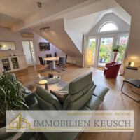 Exkl. Wohn- und Esszimmer mit Oberlichtern und Zugang zur Terrasse
