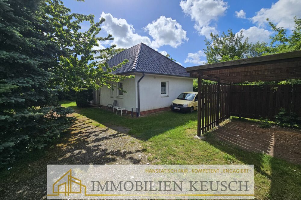 Vorderansicht + Carport