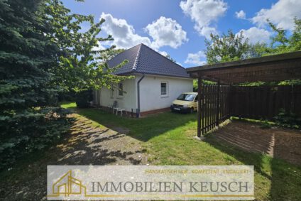 Vorderansicht + Carport