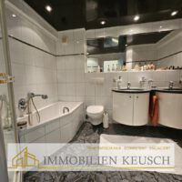Dusch- und Wannenbad OG