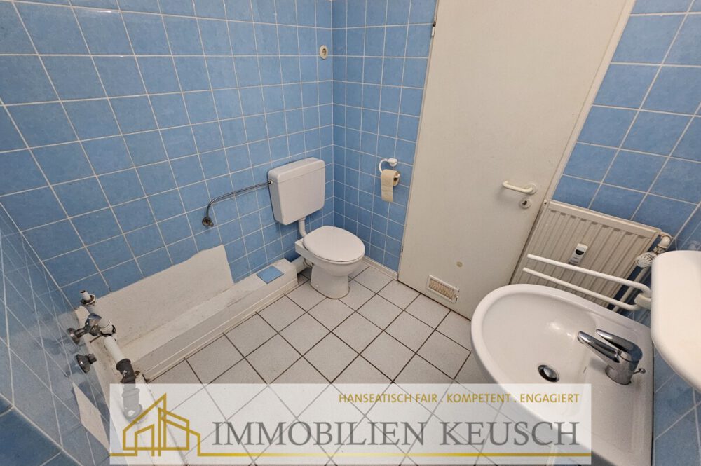 Gäste WC mit Waschmaschinenanschluss