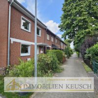 Vor dem Haus