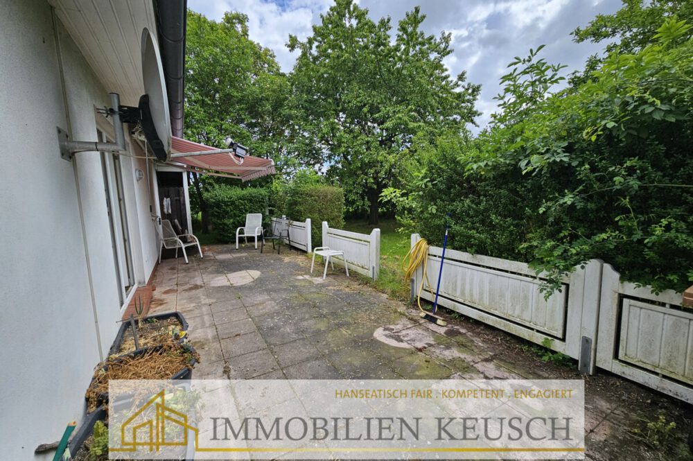 Große Terrasse mit Markise