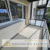 Großer überdachter Balkon