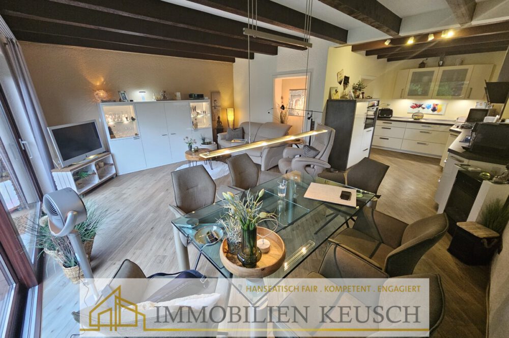 Großes & Helles Wohn-Esszimmer offene Küche