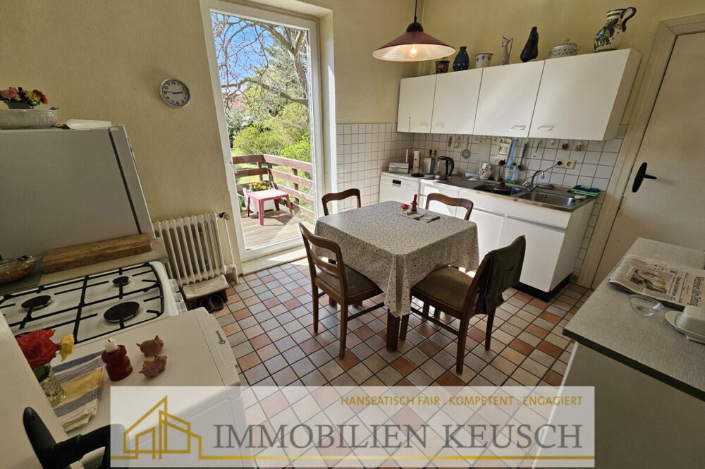 Küche mit Zugang zur Terrasse