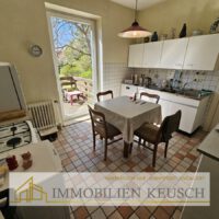 Küche mit Zugang zur Terrasse