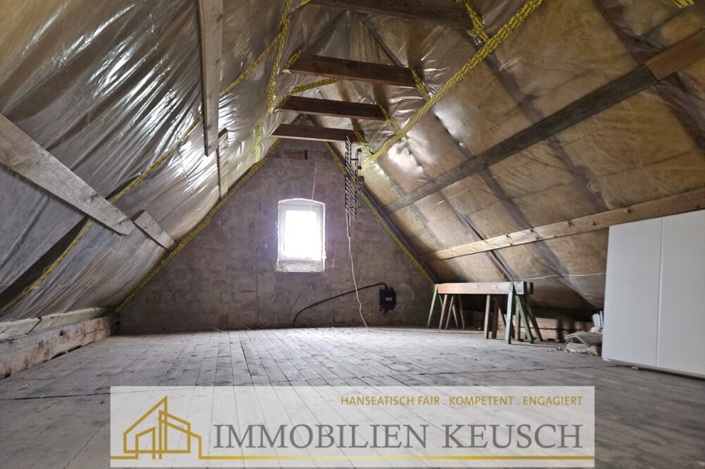 großer gedämmter Dachboden