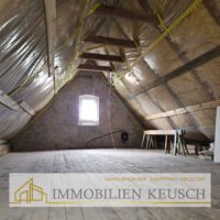 großer gedämmter Dachboden