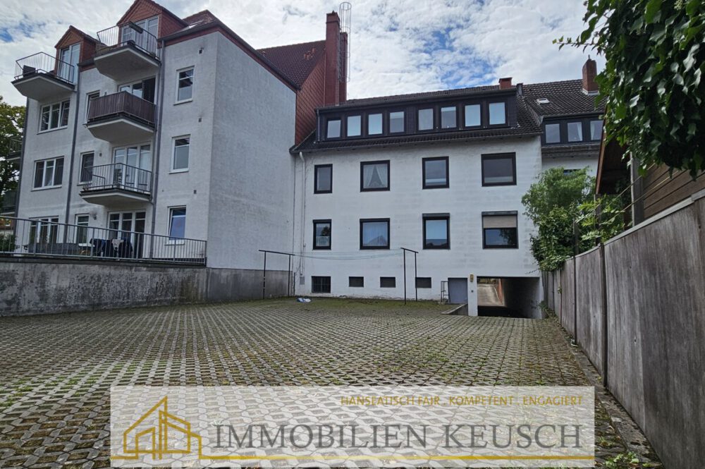 Hofansicht mit PKW Stellplatz