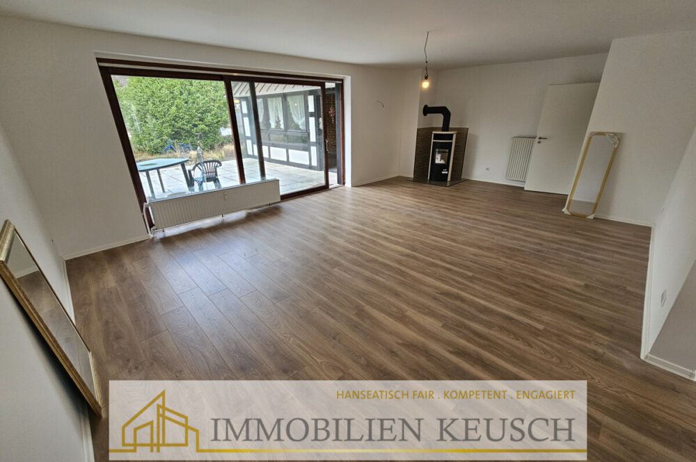 Großes & helles Wohn-Esszimmer mit Zugang zur Sonnenterrasse