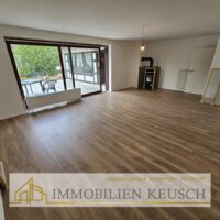 Großes & helles Wohn-Esszimmer mit Zugang zur Sonnenterrasse