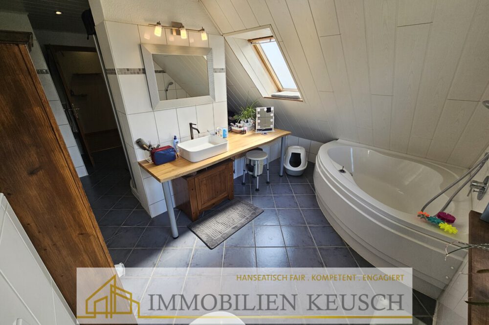 Bad mit Eckbadewanne