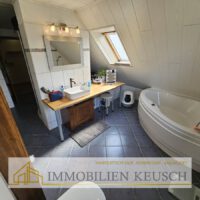 Bad mit Eckbadewanne