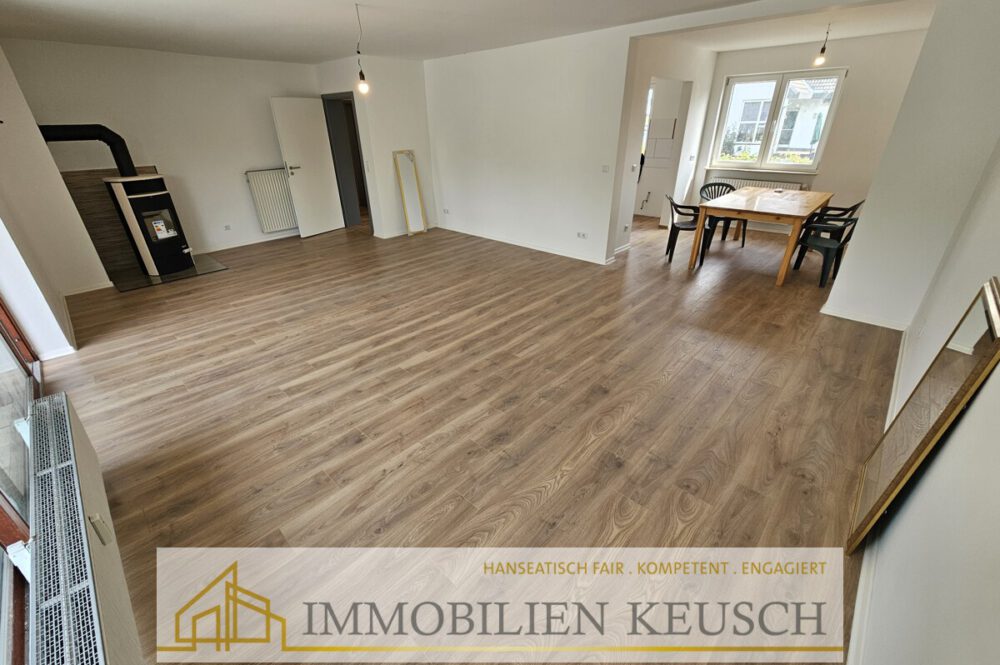 Wohn- und Esszimmer mit Kaminofen EG