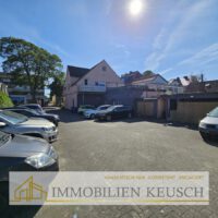 Großes Grundstück gepflastert
