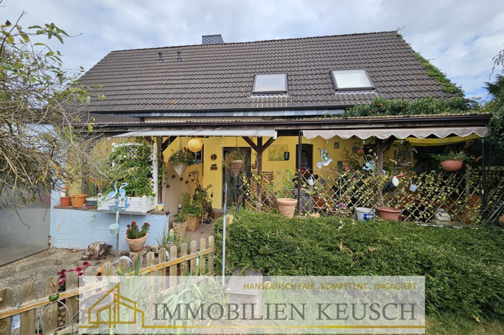 Eingangsbereich mit überd. Terrasse EG